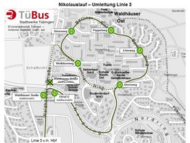 Umleitungsplan Linie 3 Eine Karte zeigt die Umleitung für die Buslinie 3 in Tübingen während des Nikolauslaufs. Die Karte enthält Haltestellen wie Ulmenweg, Pappelweg, Erlenweg, Weißdornweg und Waldhäuser Straße. Die Haltestelle Waldhäuser Straße ist sowohl für Fahrten stadteinwärts als auch stadtauswärts gekennzeichnet, während die Haltestelle mit der Aufschrift "ERSATZ" ebenfalls für Fahrten stadtauswärts ausgewiesen ist. Die Route verläuft um die Innenstadt, die auf der Karte kurz umrissen ist.