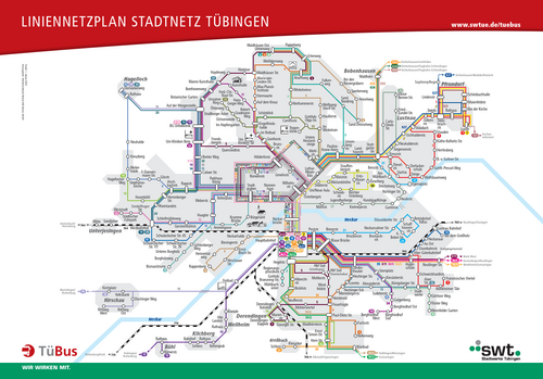Der Liniennetzplan für das Stadtverkehrsnetz in Tübingen zeigt die verschiedenen Buslinien und deren Routen durch die Stadt. Das Netzwerk ist farblich unterteilt, um verschiedene Linien zu unterscheiden, und es sind Haltestellen sowie wichtige Punkte in der Stadt eingezeichnet. Der Plan enthält zudem Angaben über Umsteigemöglichkeiten und die Hauptverkehrsadern des öffentlichen Verkehrs in Tübingen.